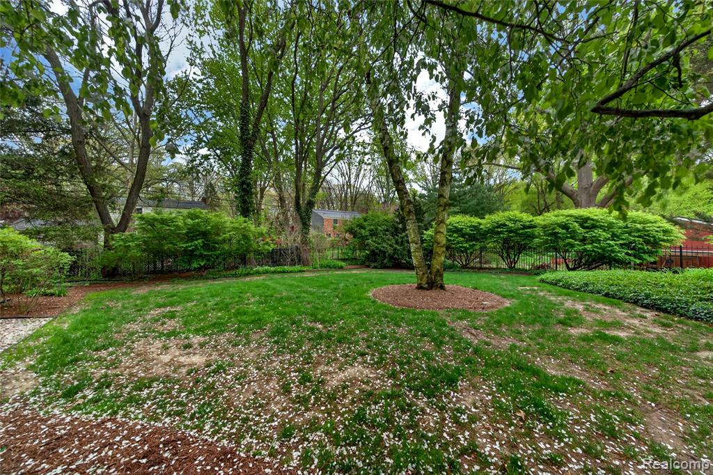 3560 Beach Road Troy, MI 48084 - Photo 34 of 34