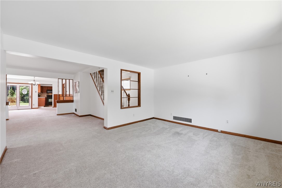 176 15th Street Buffalo, NY 14213 - Photo 8 of 36 Family Room