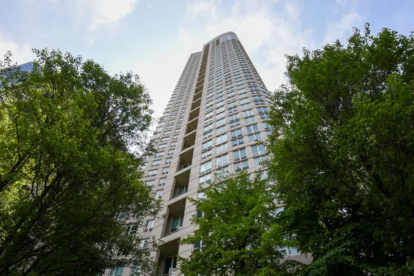 $339,500 | 345 North LaSalle Drive, Unit 1702, Chicago, IL 60654