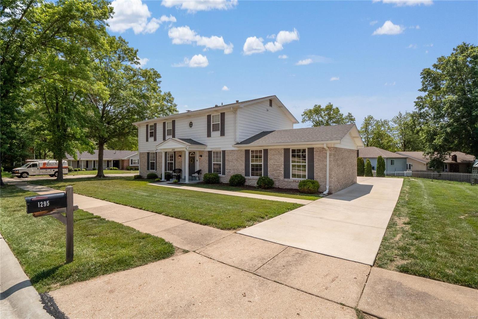 1295 Clearlake Circle Ballwin, MO 63011 - Photo 3 of 26