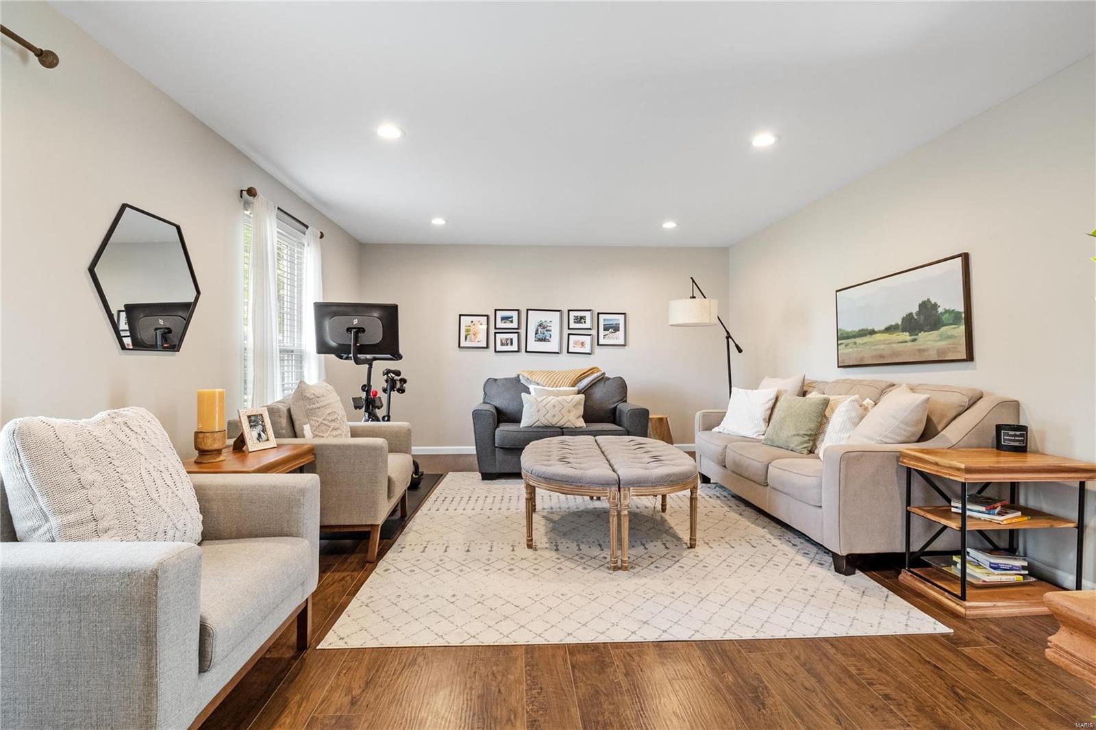 1295 Clearlake Circle Ballwin, MO 63011 - Photo 4 of 26