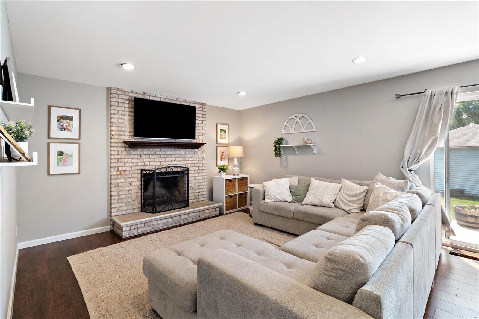 1295 Clearlake Circle Ballwin, MO 63011 - Photo 5 of 26