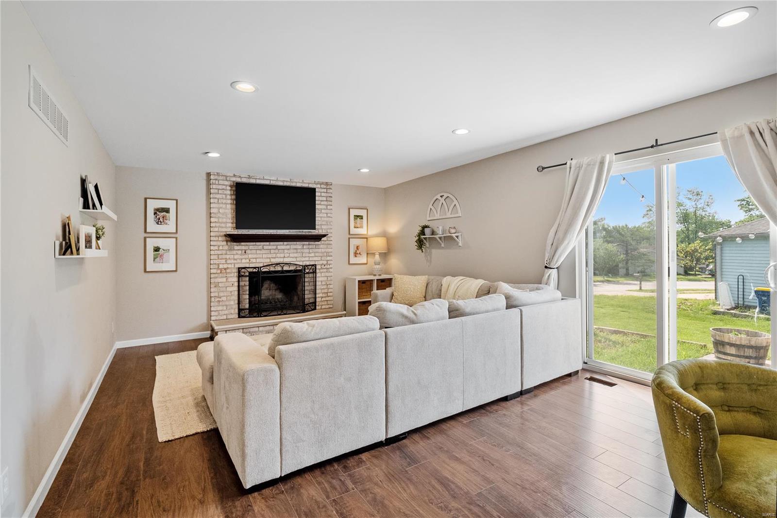 1295 Clearlake Circle Ballwin, MO 63011 - Photo 6 of 26