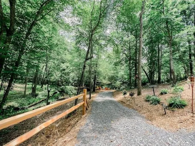 $1,800 | 300 Burbano Creekside Landing, Talking Rock, GA 30175