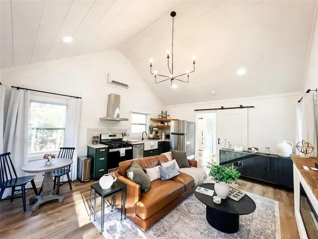 $1,800 | 300 Burbano Creekside Landing, Talking Rock, GA 30175