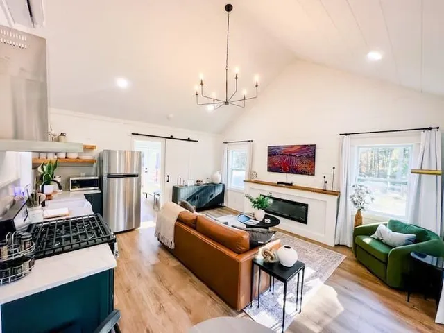 $1,800 | 300 Burbano Creekside Landing, Talking Rock, GA 30175