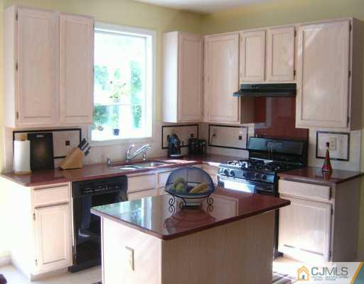 10 Timber Ridge Road North Brunswick, NJ 08902 - Photo 2 of 8