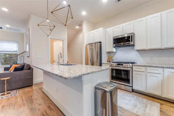 $3,100 | 5909 Ross Avenue, Unit 3, Dallas, TX 75206