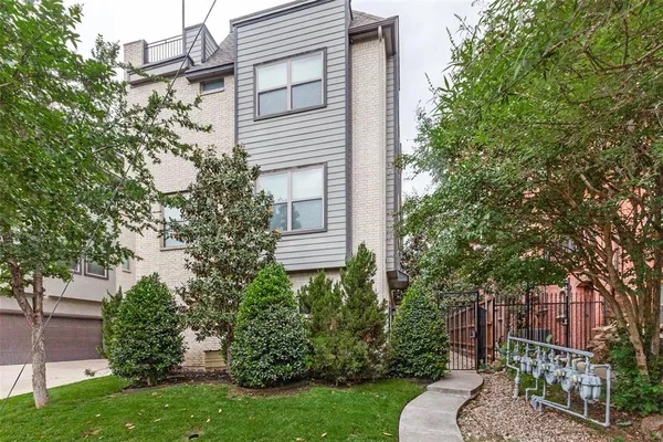 $3,100 | 5909 Ross Avenue, Unit 3, Dallas, TX 75206