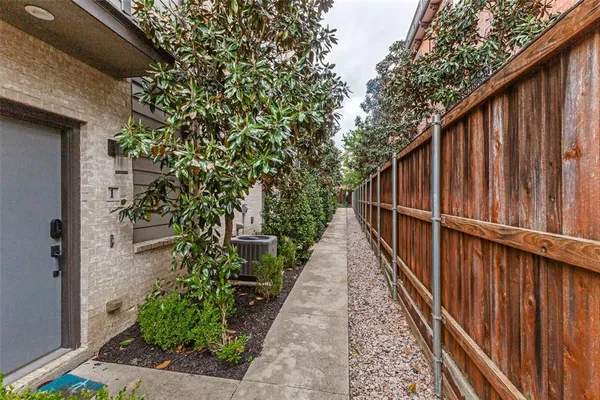 $3,100 | 5909 Ross Avenue, Unit 3, Dallas, TX 75206