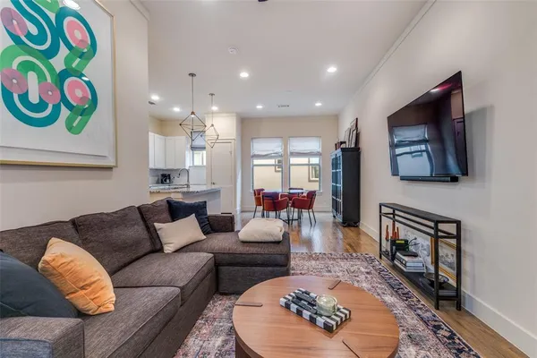 $3,100 | 5909 Ross Avenue, Unit 3, Dallas, TX 75206