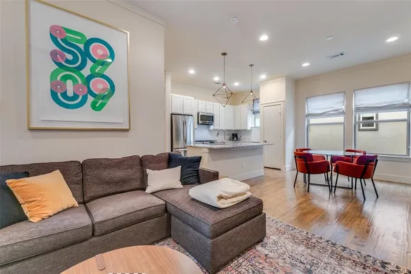 $3,100 | 5909 Ross Avenue, Unit 3, Dallas, TX 75206