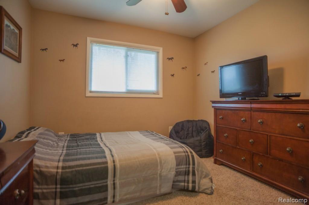 20490 Karr Road Belleville, MI 48111 - Photo 31 of 38