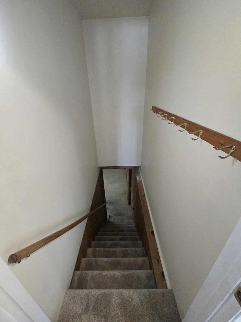 905 Hickory Road Woodstock, IL 60098 - Photo 28 of 32 a view of entryway