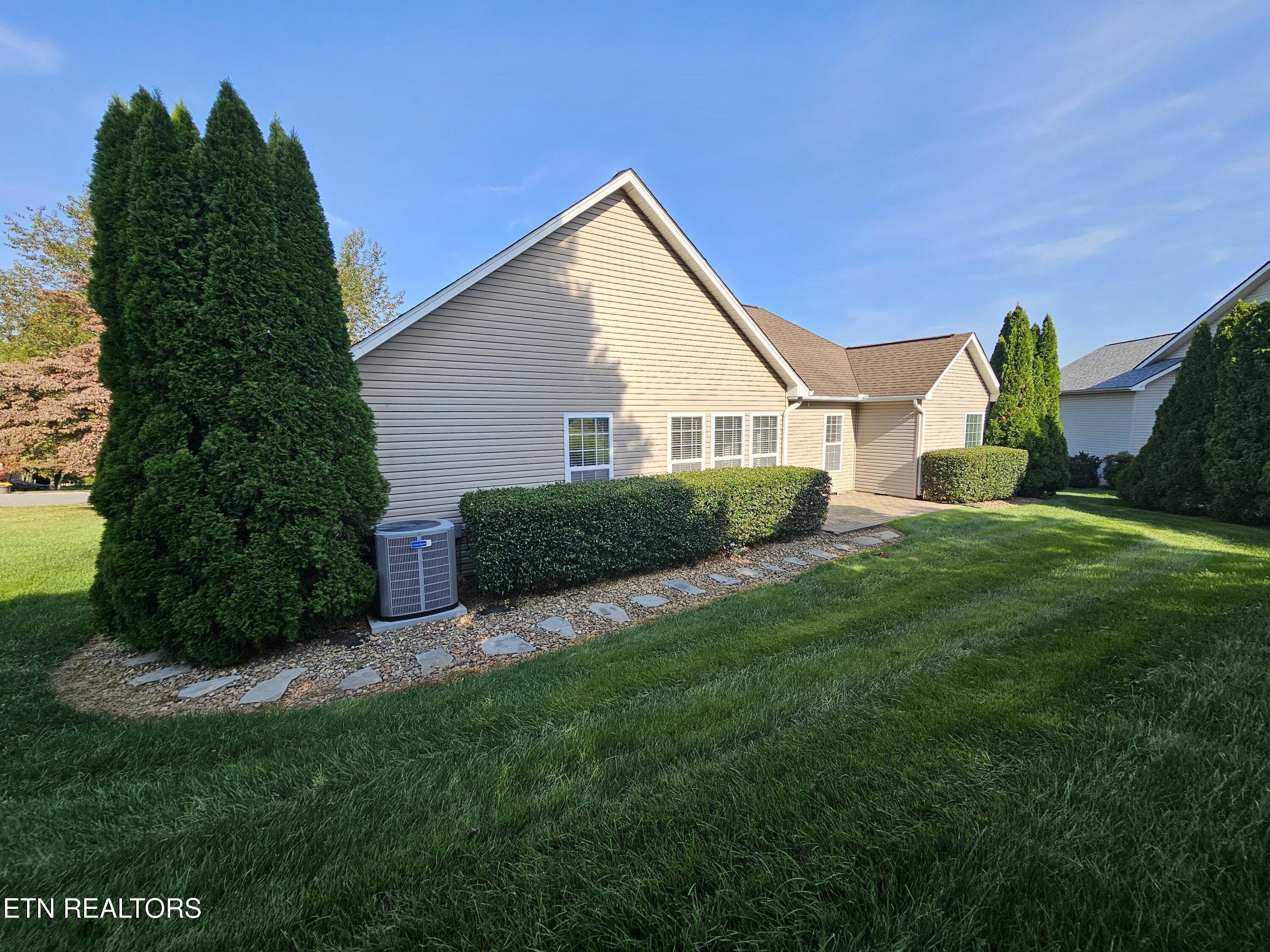208 Kiowa Point Loudon, TN 37774 - Photo 2 of 19 Back Exterior