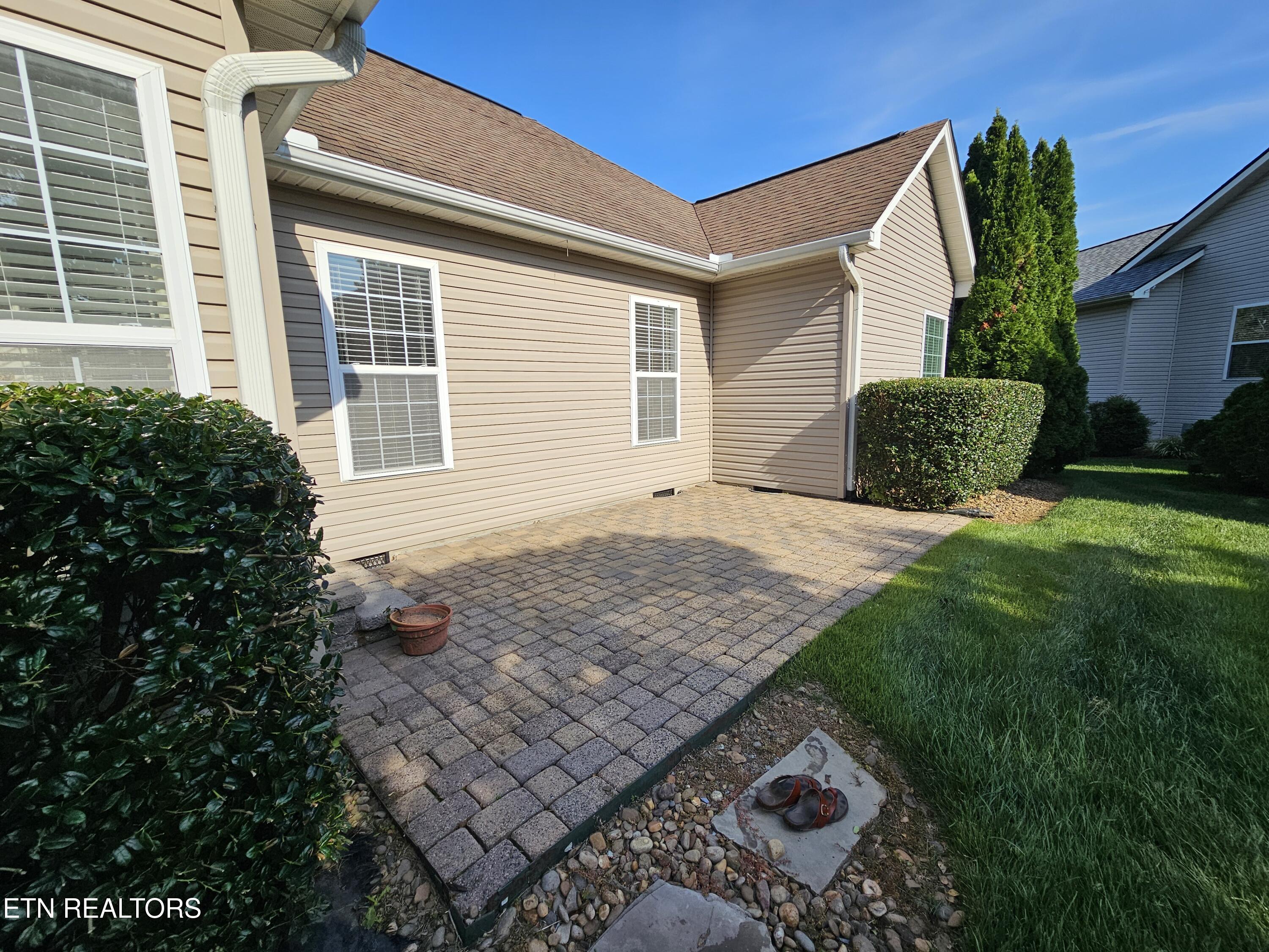 208 Kiowa Point Loudon, TN 37774 - Photo 3 of 19 Back Porch