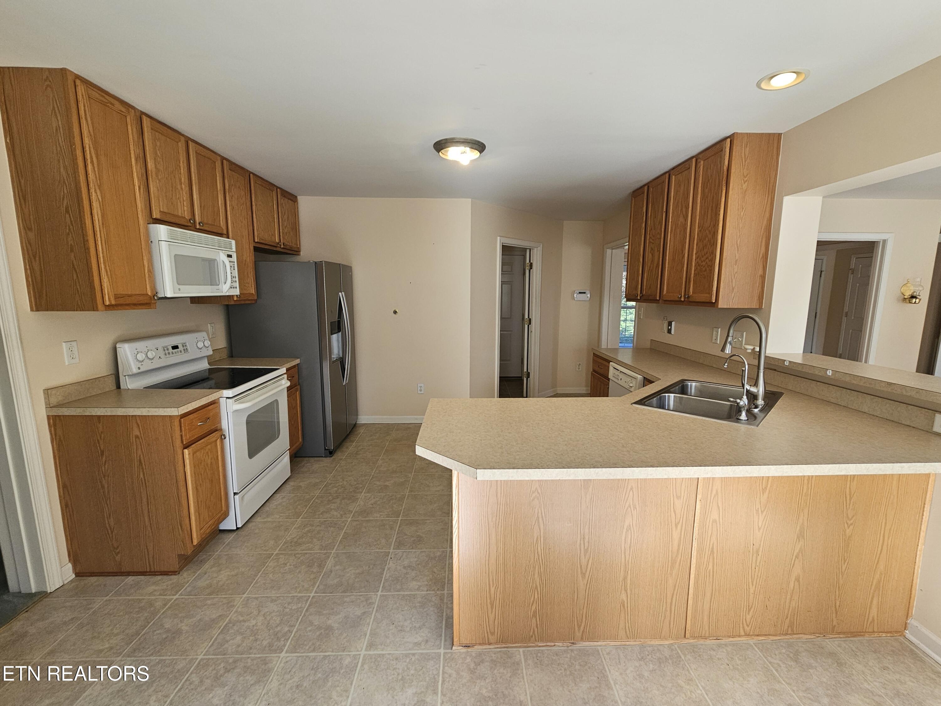 208 Kiowa Point Loudon, TN 37774 - Photo 5 of 19 Kitchen