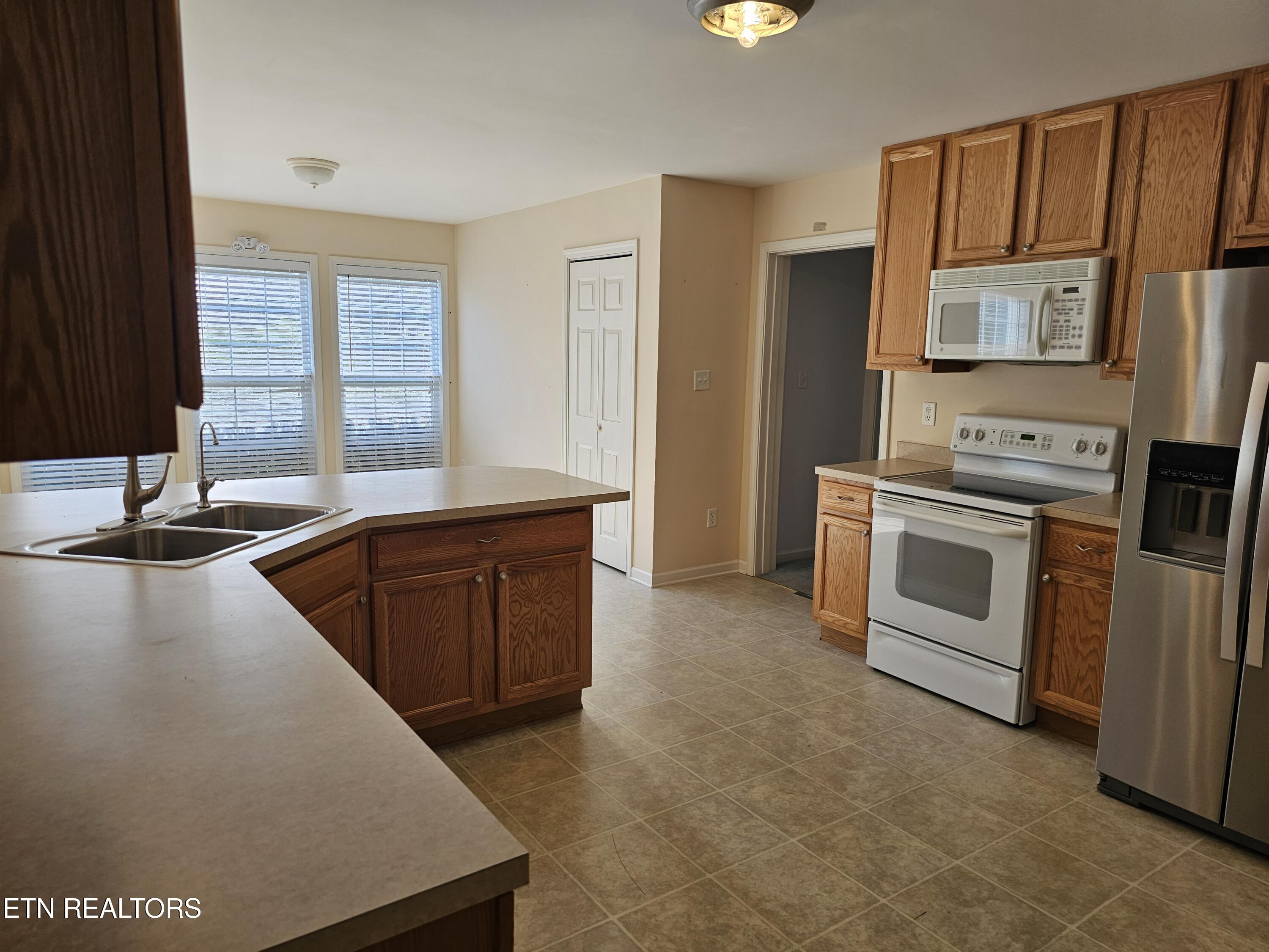 208 Kiowa Point Loudon, TN 37774 - Photo 7 of 19 Kitchen