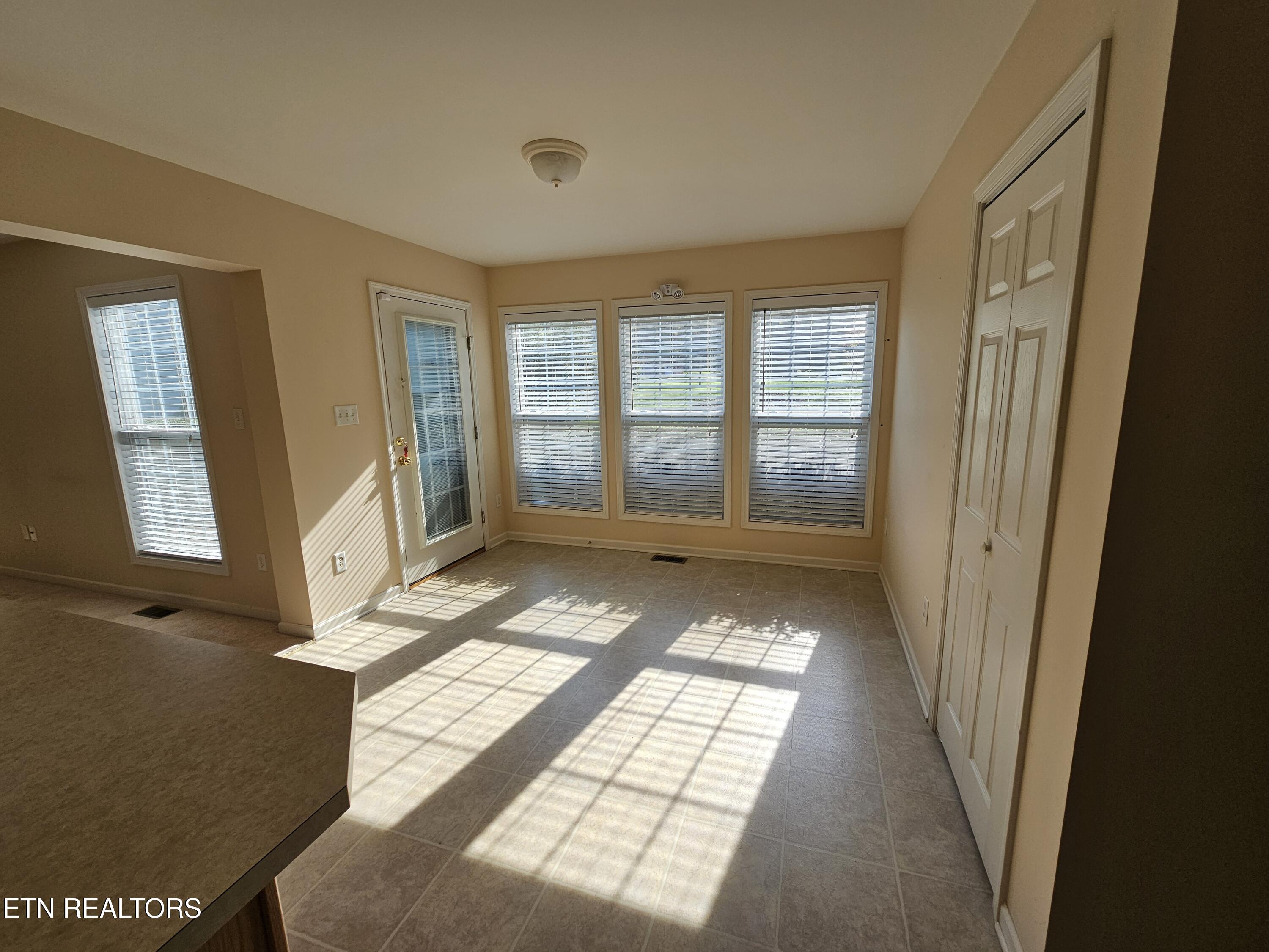 208 Kiowa Point Loudon, TN 37774 - Photo 8 of 19 Breakfast Nook