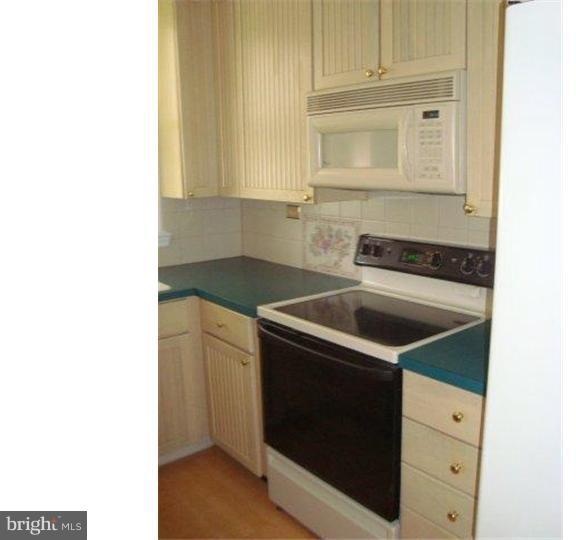 122 Normandy Road Upper Darby, PA 19082 - Photo 8 of 13