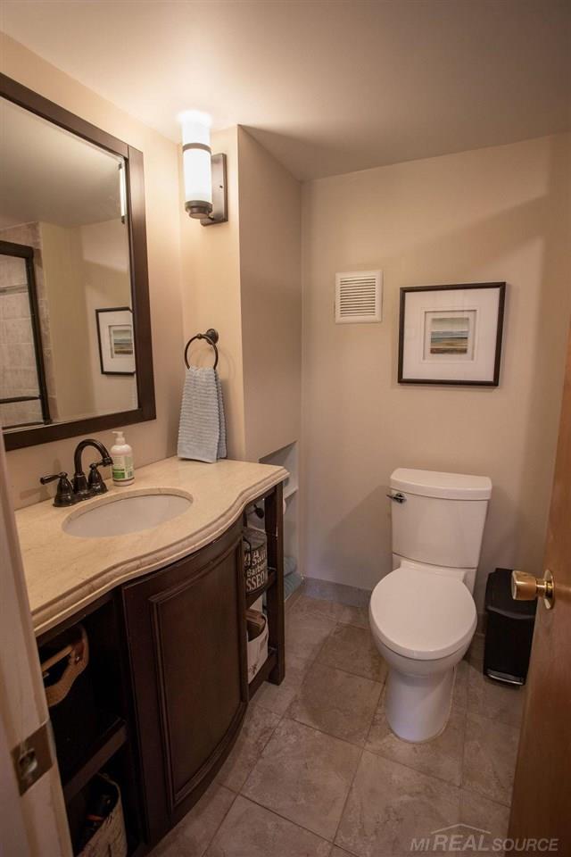 1596 Kingsmere Circle Rochester Hills, MI 48309 - Photo 14 of 23
