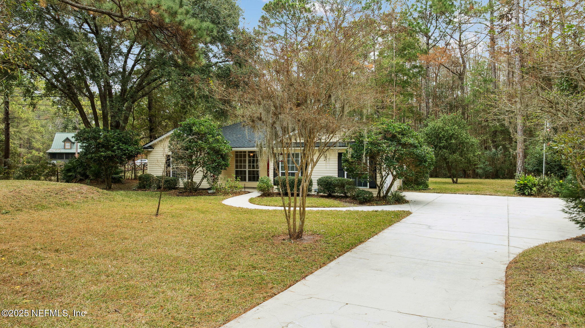 13193 Caldwell Road Jacksonville, FL 32226 - Photo 42 of 50 a swimming pool with lots of tress in the background