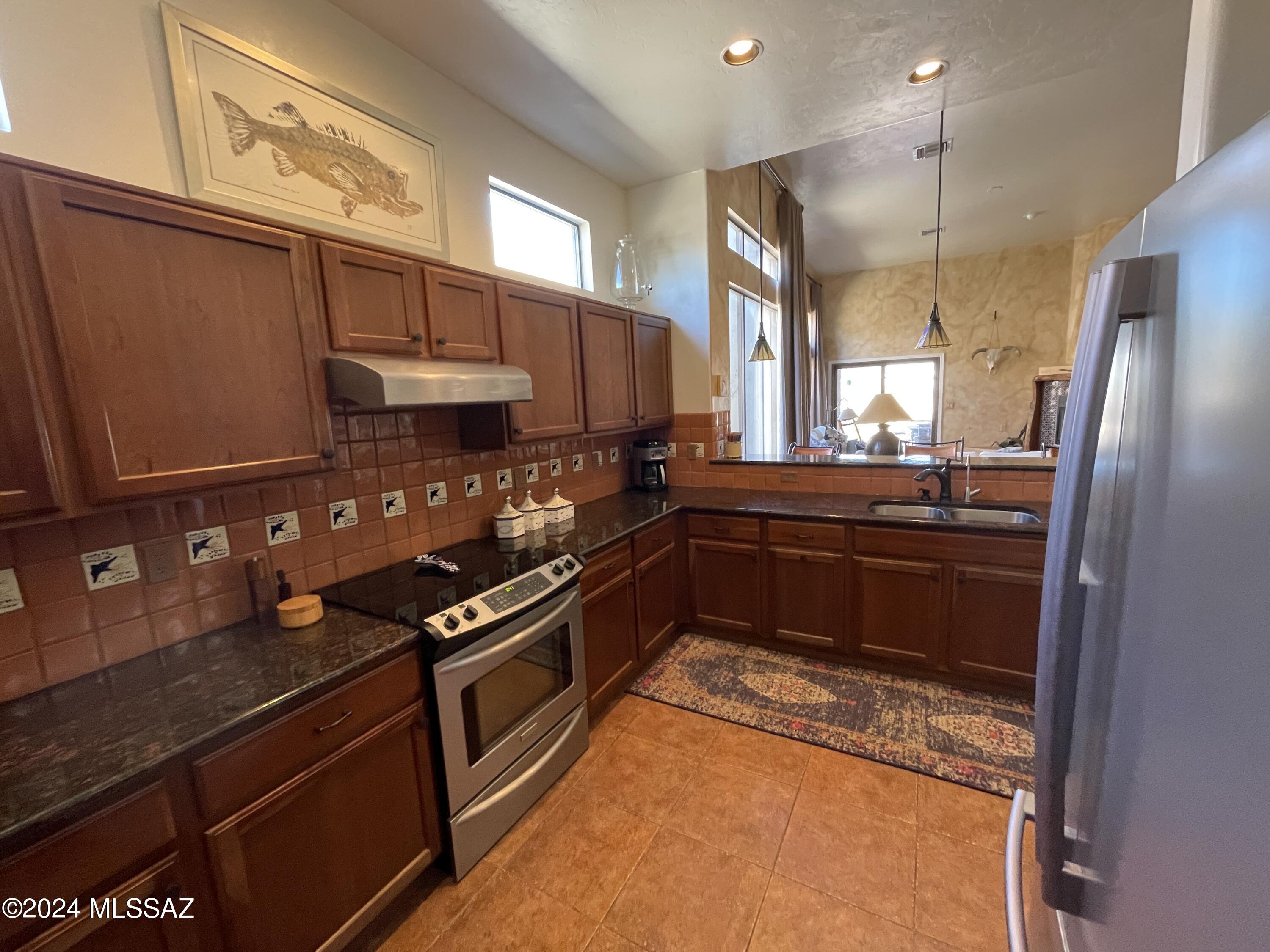 435 Colorado Court Rio Rico, AZ 85648 - Photo 7 of 32