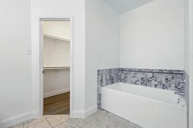 $300,000 | 924 Charleston Lane, Savannah, TX 76227