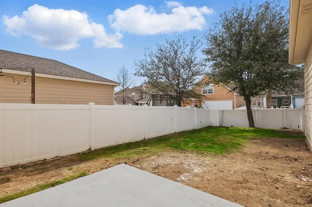 $300,000 | 924 Charleston Lane, Savannah, TX 76227