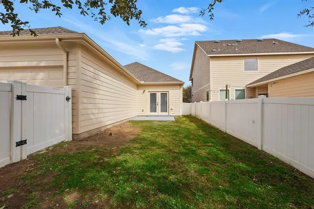 $300,000 | 924 Charleston Lane, Savannah, TX 76227