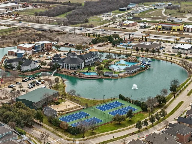 $300,000 | 924 Charleston Lane, Savannah, TX 76227