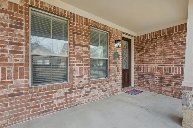 $300,000 | 924 Charleston Lane, Savannah, TX 76227