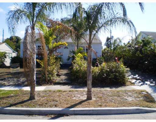 818 Franklin Road West Palm Beach, FL 33405 - Photo 1 of 4 Exterior Front