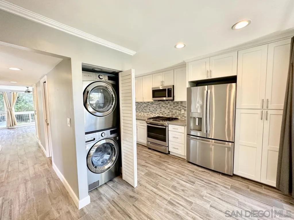 6855 Friars Road, Unit 14 San Diego, CA 92108 - Photo 15 of 31 a view of kitchen with washer and dryer