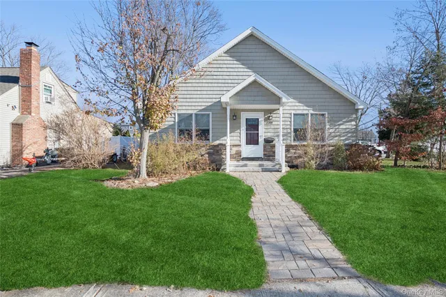 $700,000 | 2319 Willow Street, Wantagh, NY 11793