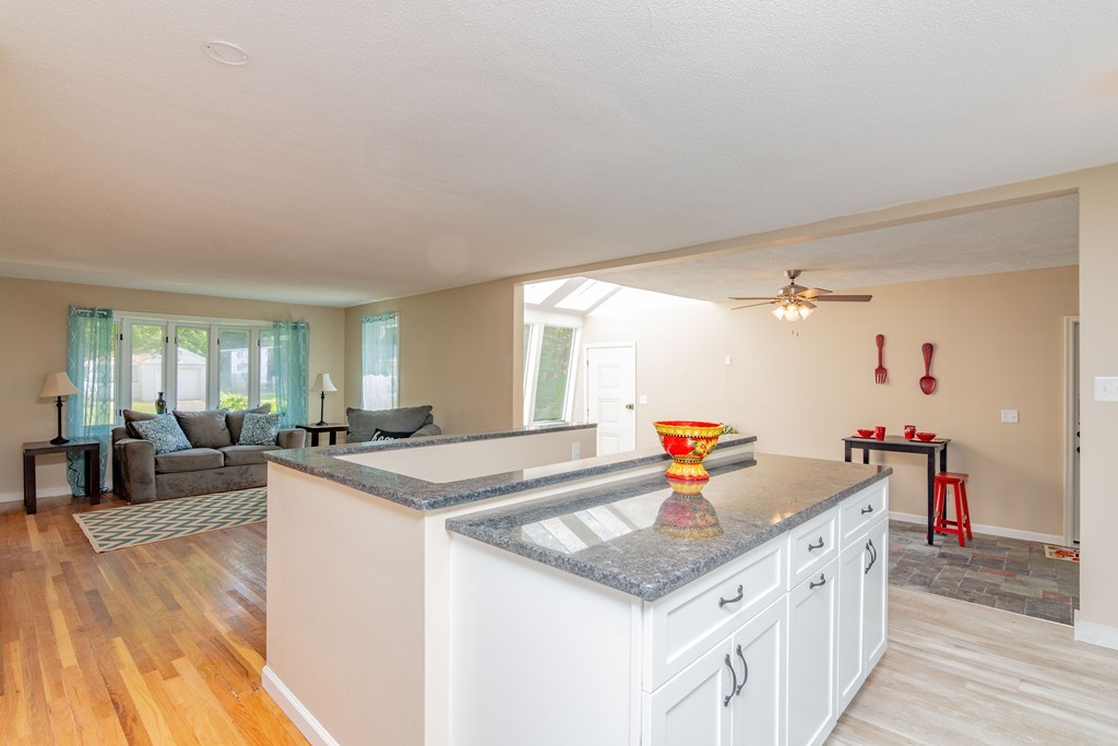 56 Middlebrook Drive Springfield, MA 01129 - Photo 4 of 29 Gallery Image 4