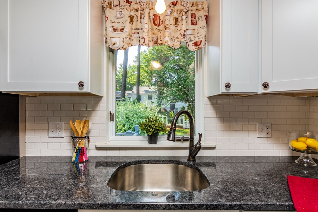 56 Middlebrook Drive Springfield, MA 01129 - Photo 6 of 29 Gallery Image 6