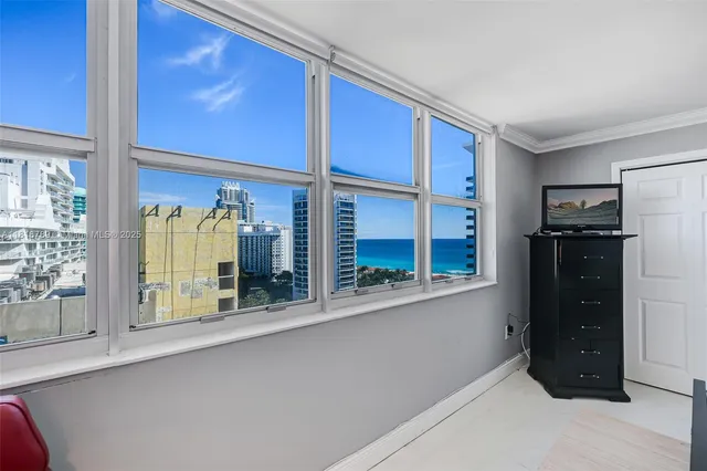 $2,900 | 5838 Collins Avenue, Unit 15D, Miami Beach, FL 33140