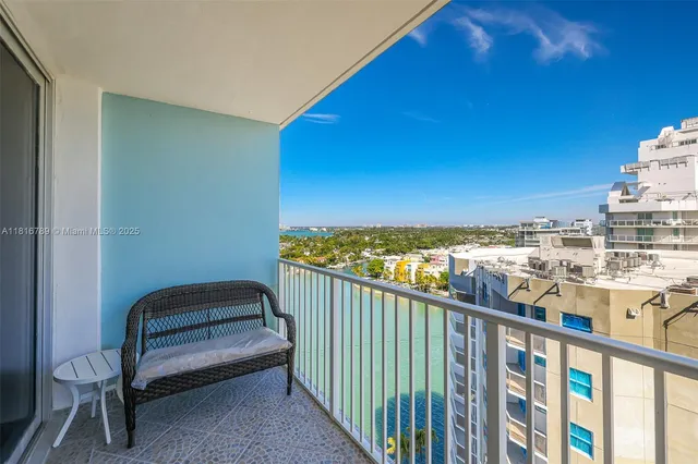 $2,900 | 5838 Collins Avenue, Unit 15D, Miami Beach, FL 33140