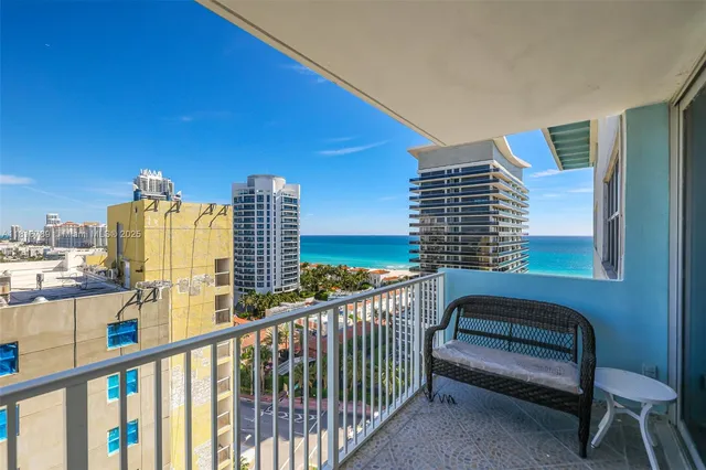 $2,900 | 5838 Collins Avenue, Unit 15D, Miami Beach, FL 33140