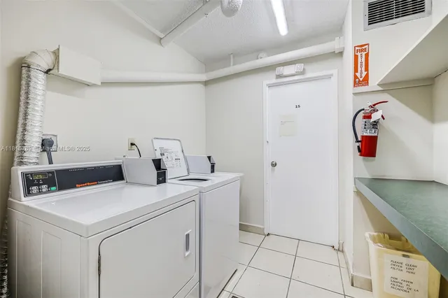 $2,900 | 5838 Collins Avenue, Unit 15D, Miami Beach, FL 33140