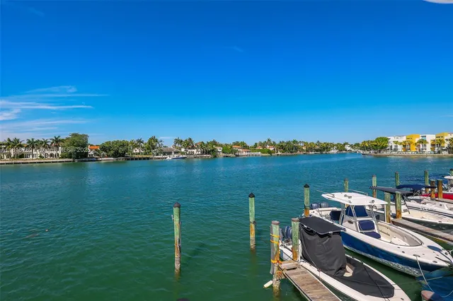 $2,900 | 5838 Collins Avenue, Unit 15D, Miami Beach, FL 33140