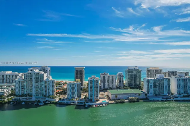 $2,900 | 5838 Collins Avenue, Unit 15D, Miami Beach, FL 33140