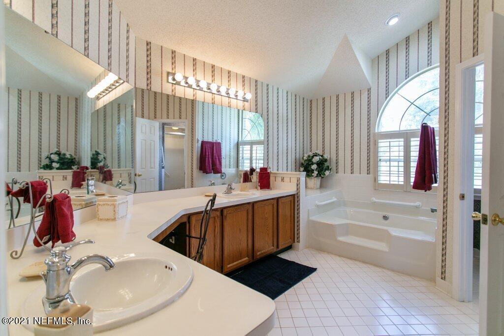 10946 Heathfield Road Jacksonville, FL 32225 - Photo 23 of 39 Large Master bathroom