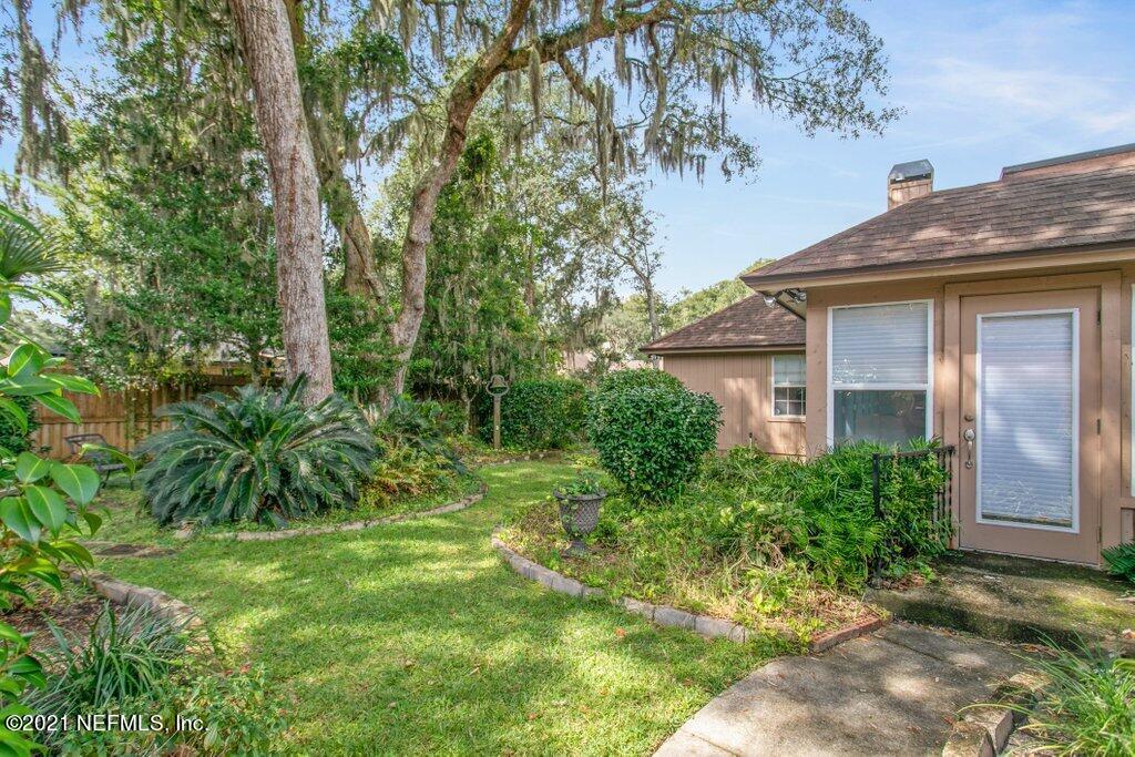 10946 Heathfield Road Jacksonville, FL 32225 - Photo 34 of 39 Landscaped backyard