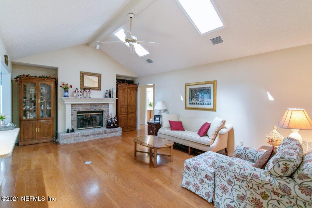 10946 Heathfield Road Jacksonville, FL 32225 - Photo 8 of 39 Family room