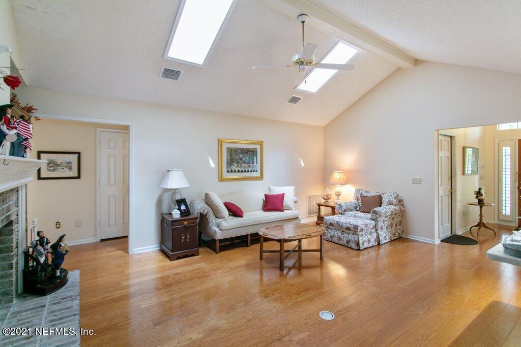 10946 Heathfield Road Jacksonville, FL 32225 - Photo 9 of 39 Family room 2
