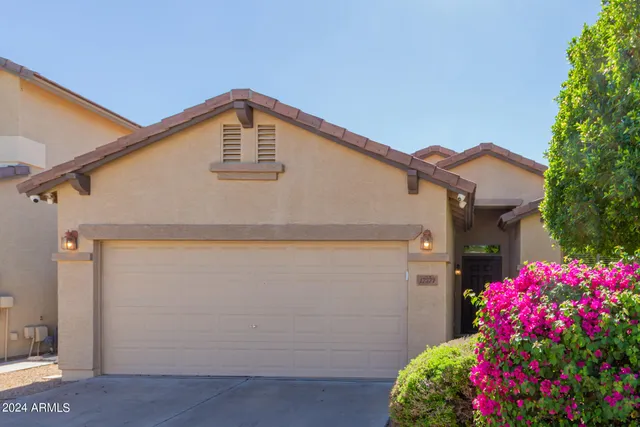a front view of house and yard
