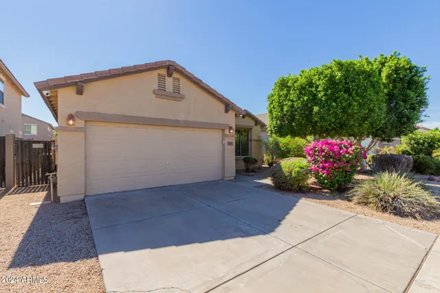 a front view of house with yard