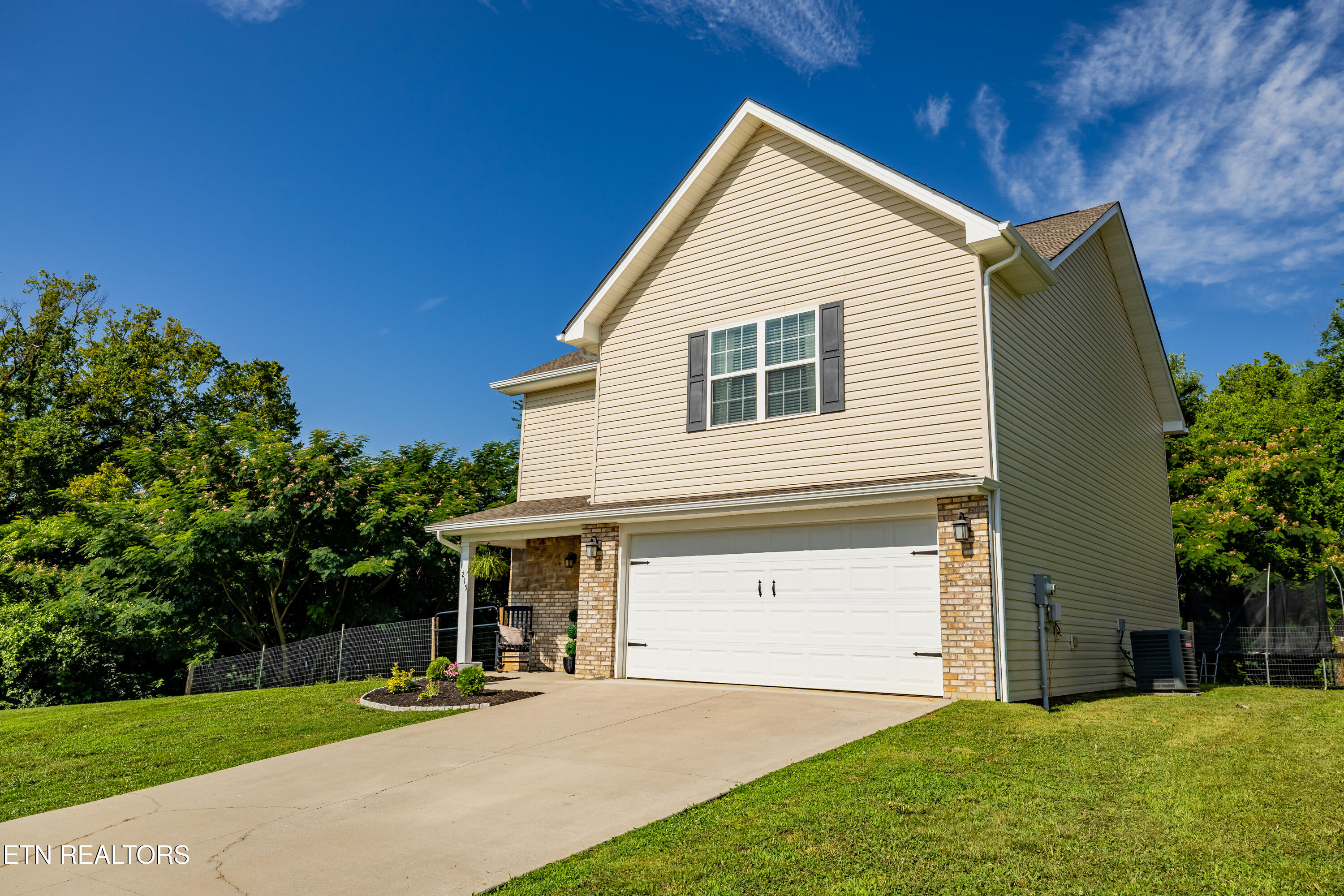 215 Rye Drive Maryville, TN 37801 - Photo 2 of 32 215RyeDr-35